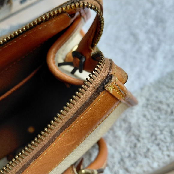 Dooney & Bourke Leather Satchel Handbag Purse Bag Cream Pearl Tan  Vintage - Picture 10 of 11